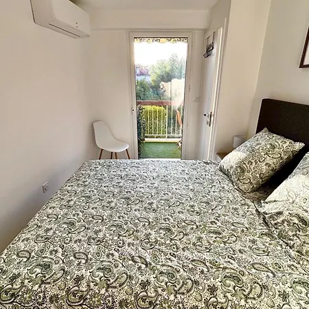 Σπίτι διακοπών 1-bedroom 50 M From The With Terrace Swimming Pool Ac