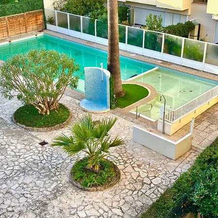 1-bedroom 50 M From The With Terrace Swimming Pool Ac *