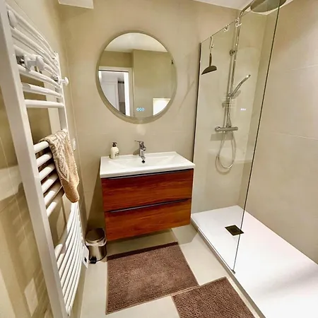 1-bedroom 50 M From The With Terrace Swimming Pool Ac