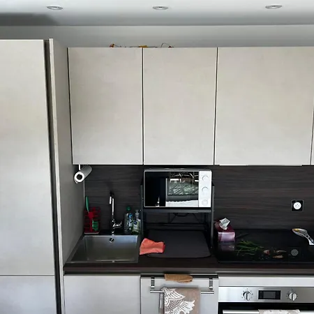 Дом отдыха 1-bedroom 50 M From The With Terrace Swimming Pool Ac Антиб