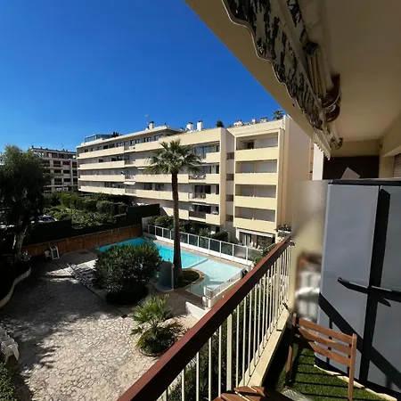 1-bedroom 50 M From The With Terrace Swimming Pool Ac Дом отдыха