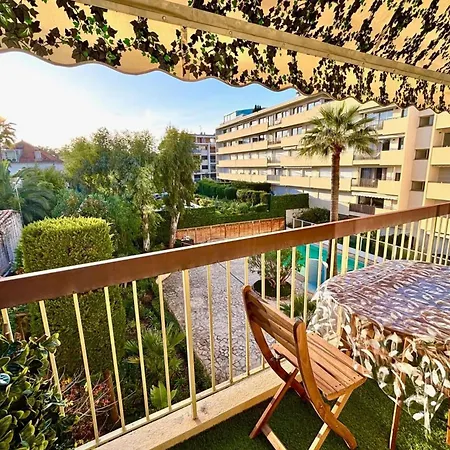 Будинок відпочинку 1-bedroom 50 M From The With Terrace Swimming Pool Ac *