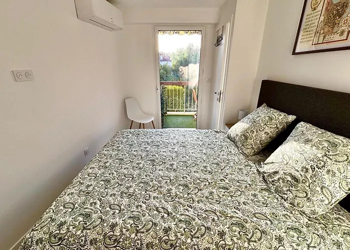 Nyaraló 1-bedroom 50 M From The With Terrace Swimming Pool Ac